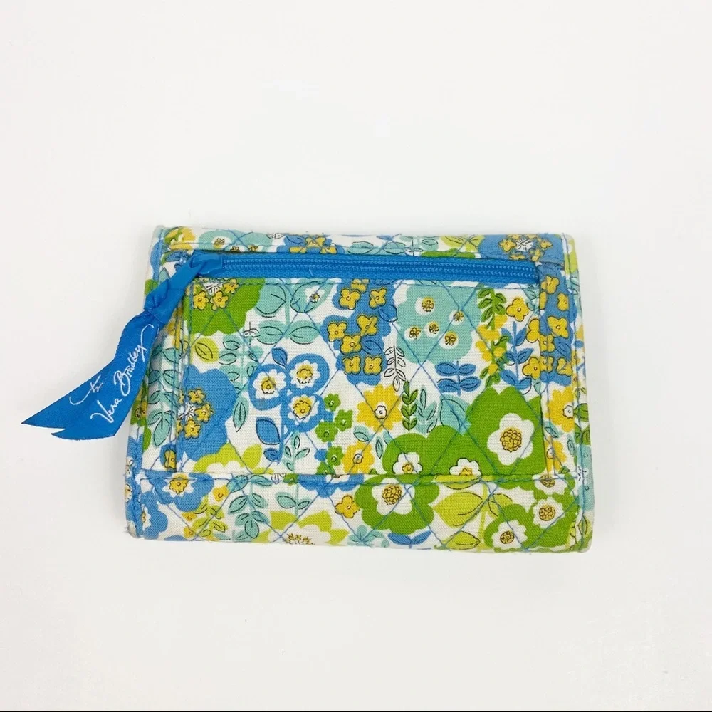 Vera Bradley Floral Trifold‎ Wallet - Picture 2 of 6